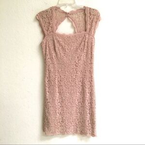 Adrianna Papell cap sleeve blush lace dress 8